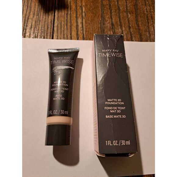 Mary Kay TimeWise Matte 3D Foundation Ivory C10 New in Box - Picture 1 of 3